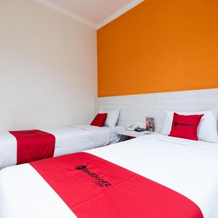 Reddoorz Plus @ Hotel Alden Макасар Екстериор снимка