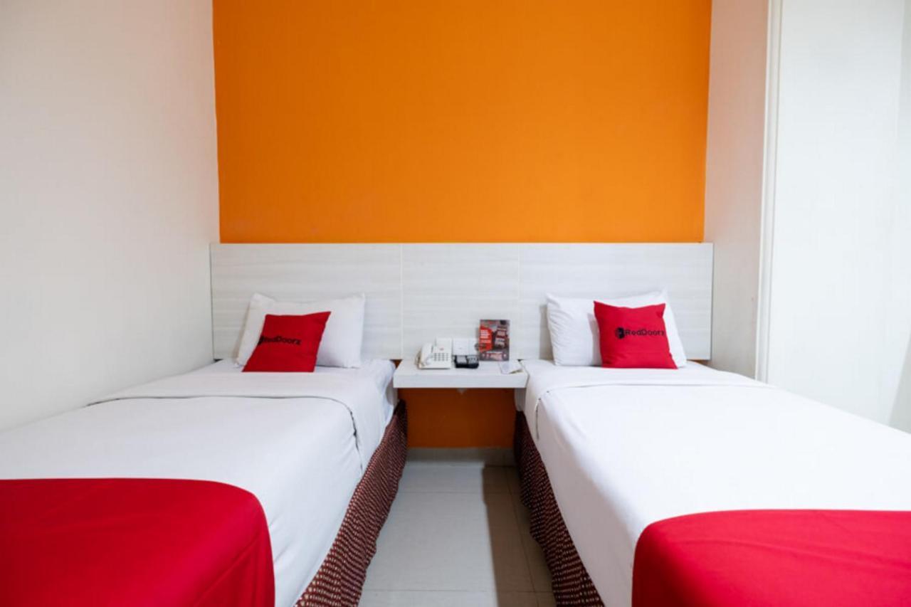 Reddoorz Plus @ Hotel Alden Макасар Екстериор снимка