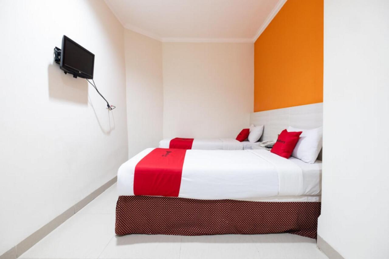 Reddoorz Plus @ Hotel Alden Макасар Екстериор снимка