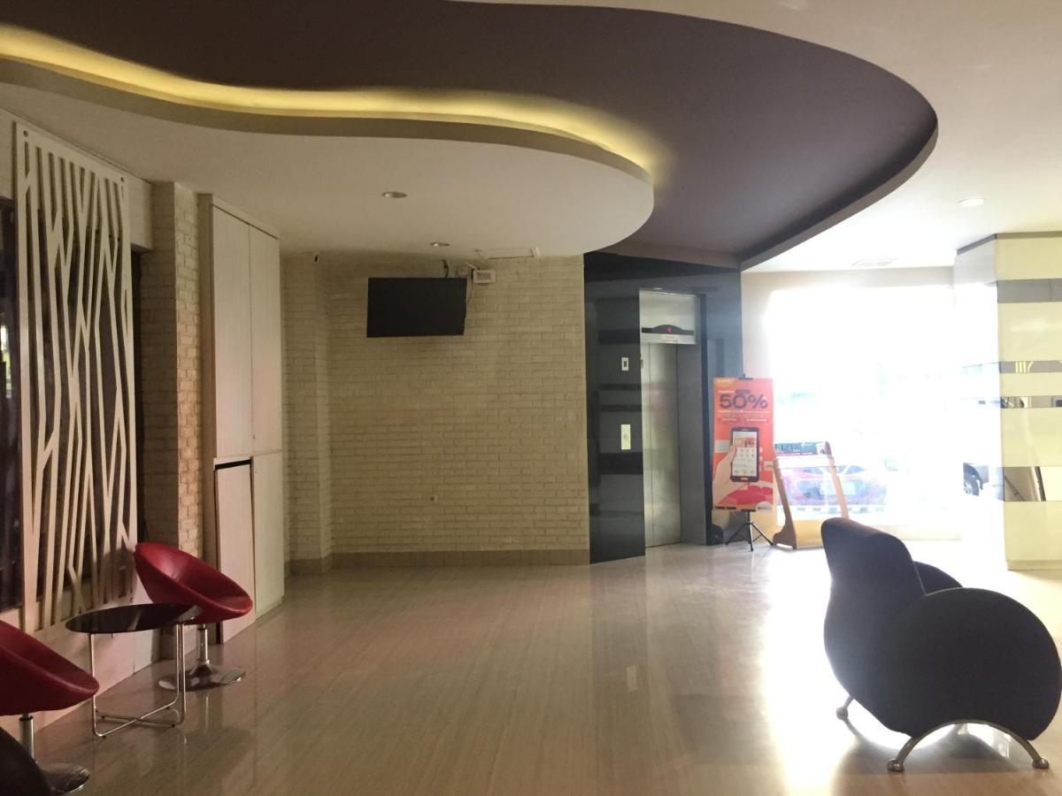 Reddoorz Plus @ Hotel Alden Макасар Екстериор снимка
